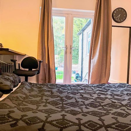 Wolves Living Bed and Breakfast Bushbury Εξωτερικό φωτογραφία