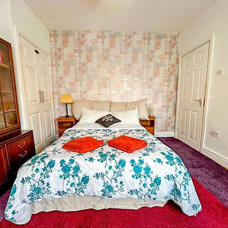 Wolves Living Bed and Breakfast Bushbury Εξωτερικό φωτογραφία