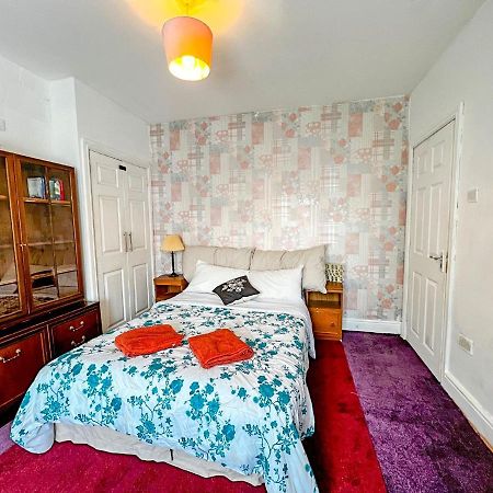 Wolves Living Bed and Breakfast Bushbury Εξωτερικό φωτογραφία