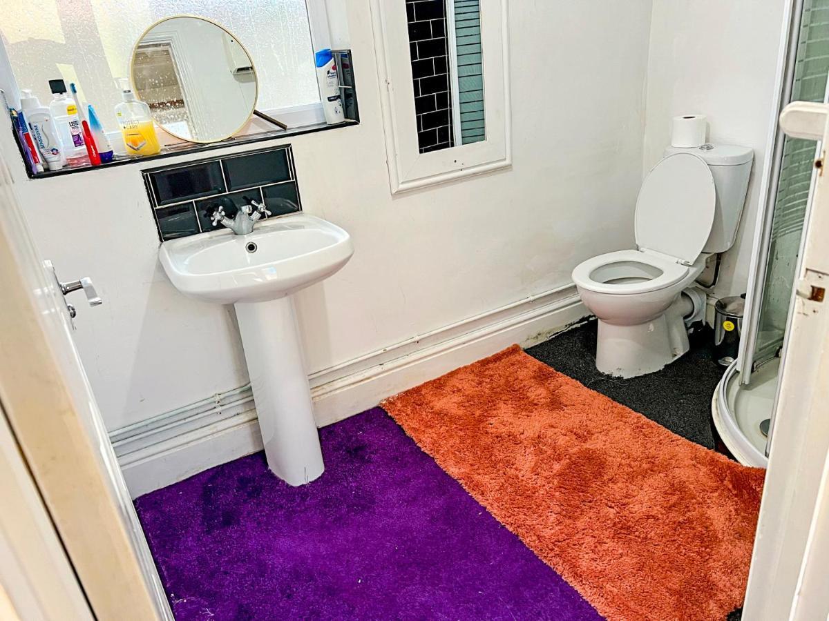 Wolves Living Bed and Breakfast Bushbury Εξωτερικό φωτογραφία