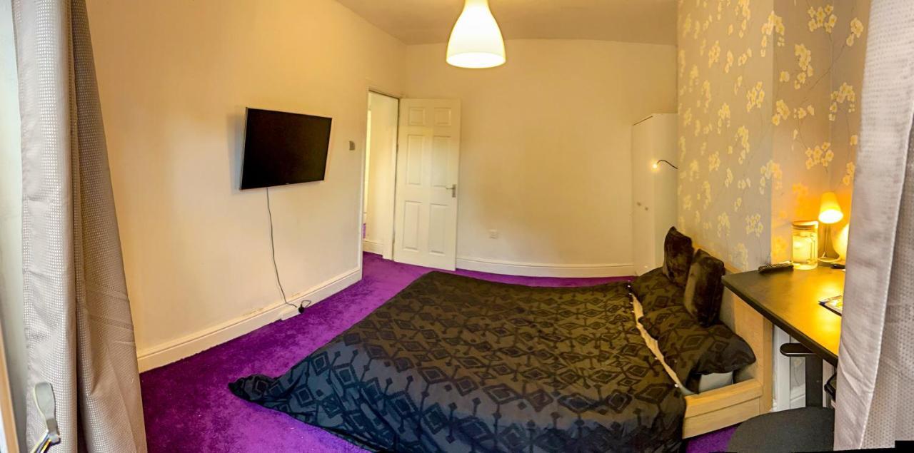 Wolves Living Bed and Breakfast Bushbury Εξωτερικό φωτογραφία