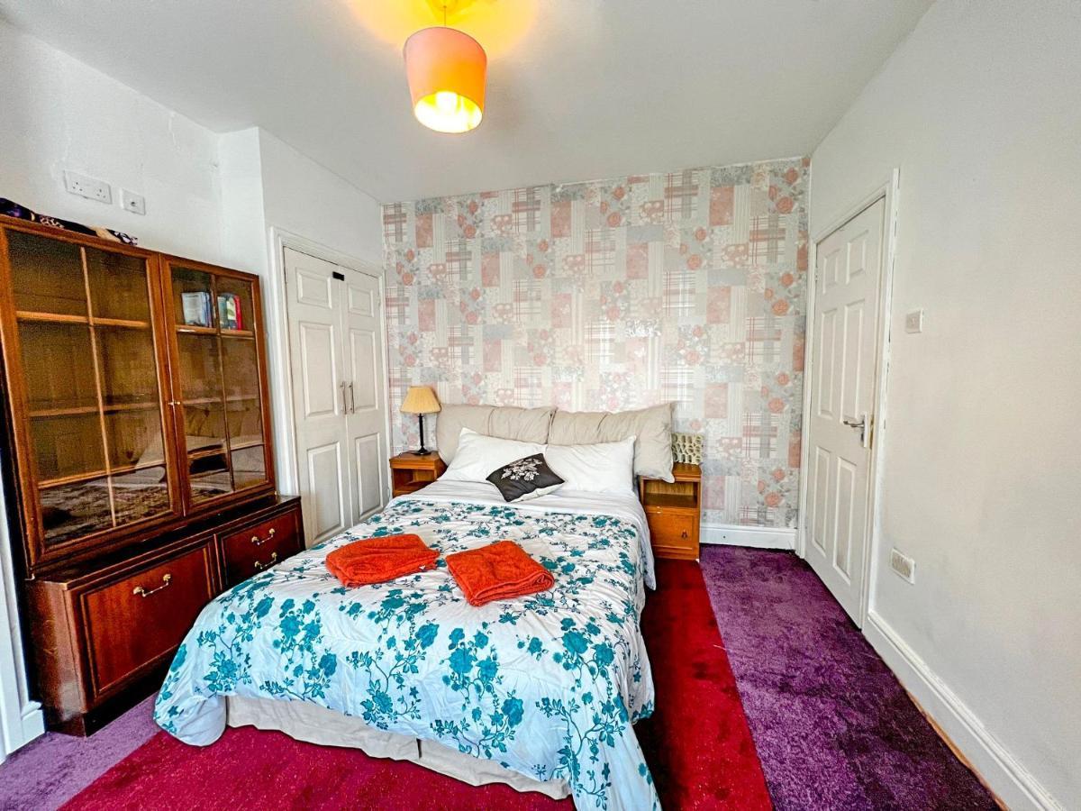 Wolves Living Bed and Breakfast Bushbury Εξωτερικό φωτογραφία