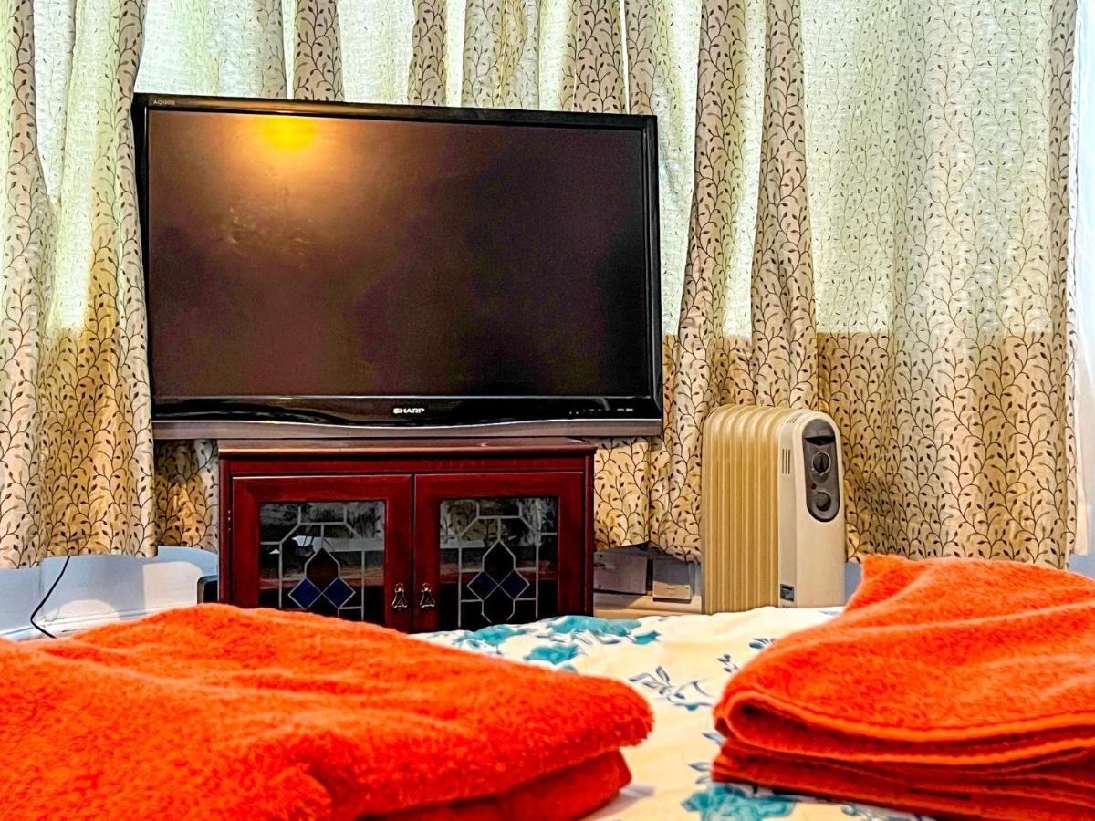 Wolves Living Bed and Breakfast Bushbury Εξωτερικό φωτογραφία