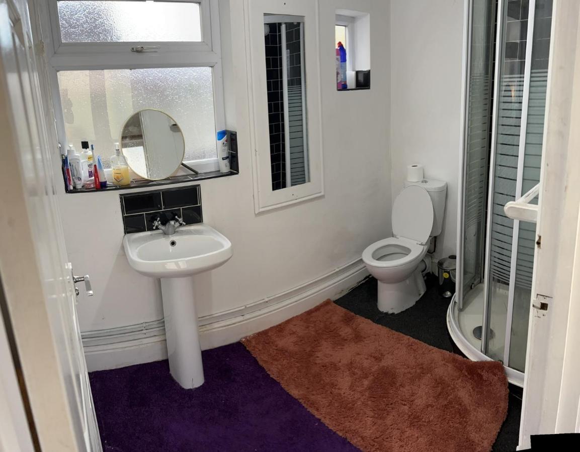Wolves Living Bed and Breakfast Bushbury Εξωτερικό φωτογραφία